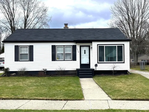 1519 Kingsley St, Mount Clemens, MI 48043