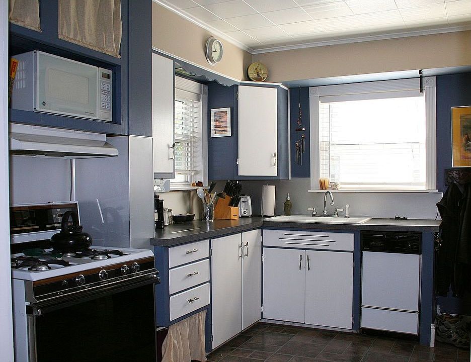 2nd image of 2070 Monroe Ave NW