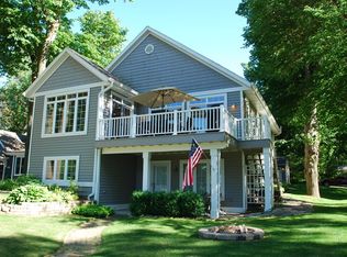 1025 Lake Dr, Delafield, WI 53018