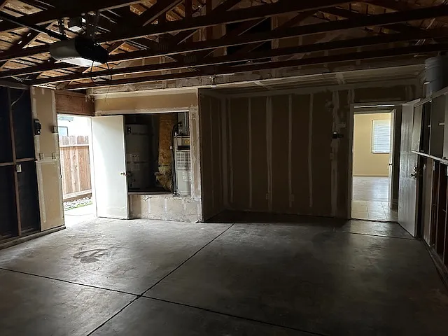1921 Bridgewood Way — Photo 33