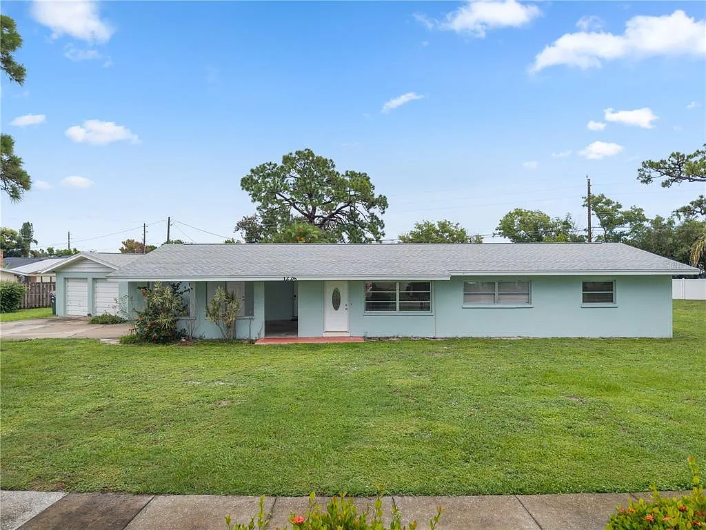 3 bed, 2.0 bath, 1576 sqft, $2,900 — Photo 1