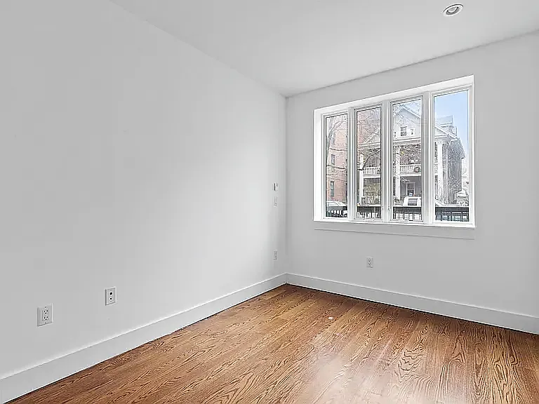 194 Hawthorne St #1F — Photo 4