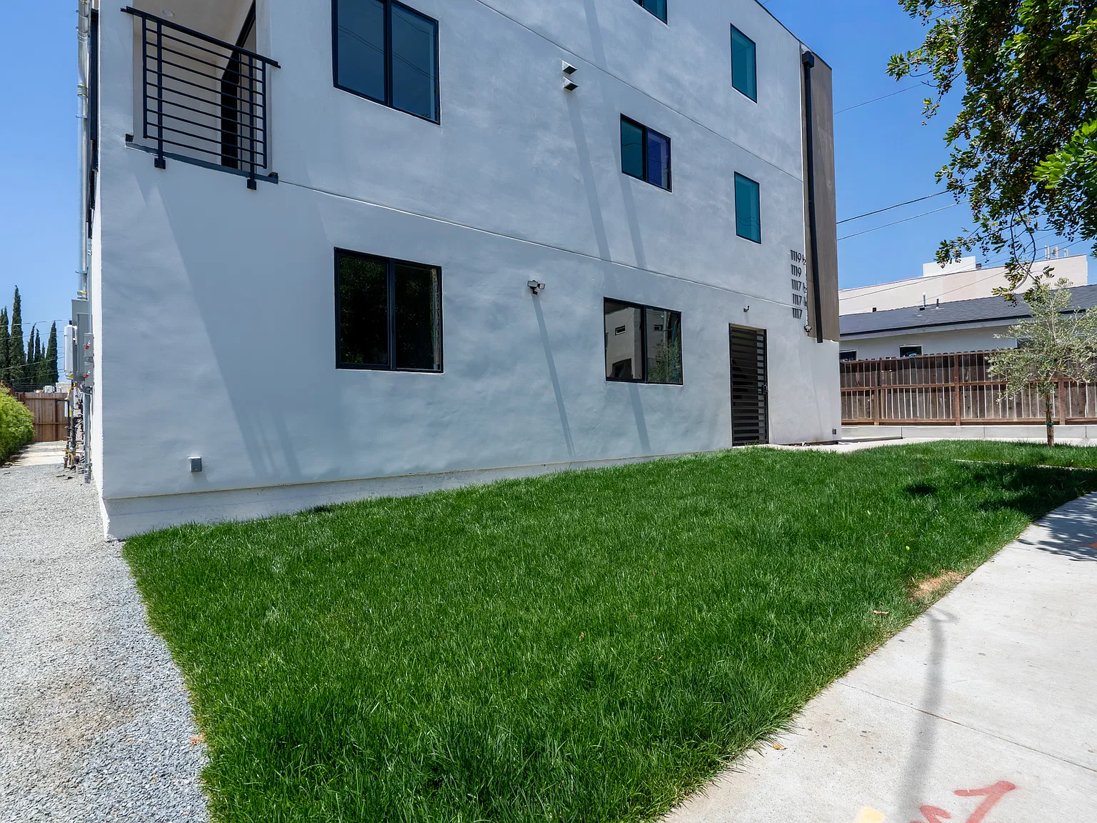 3 bed, 1250 sqft, $5,500 — Photo 2