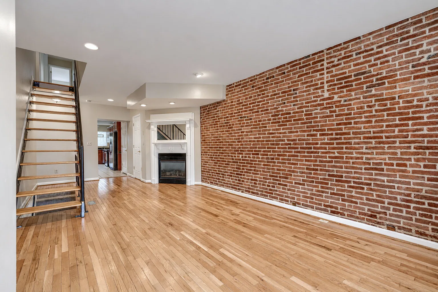 3 bed, 2.5 bath, 2000 sqft, $2,500 — Photo 3