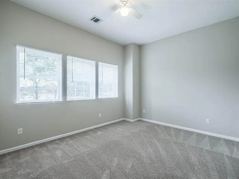 3207 Avenue O — Photo 29