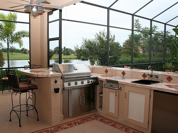 Outdoor Kitchen seats 8-10