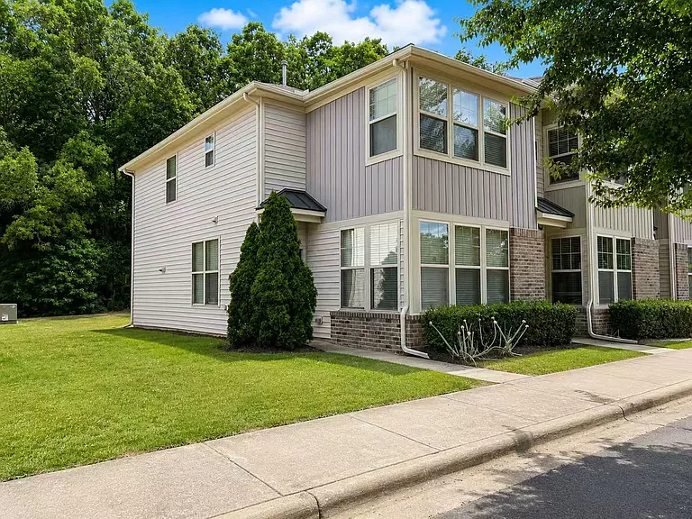 214 Mount Evans Dr — Photo 1