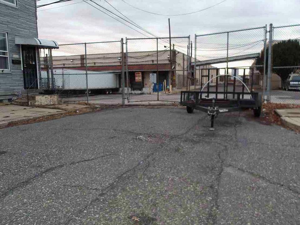 2nd image of 2929 Jenks St