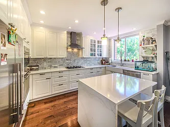 Rented by Bouklis Group