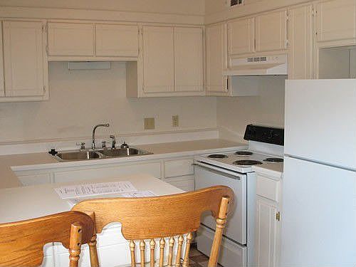 2nd image of 410 Macy St APT 4