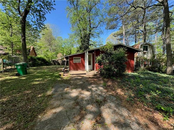 520 Pine Dr, Pine Lake, GA 30072