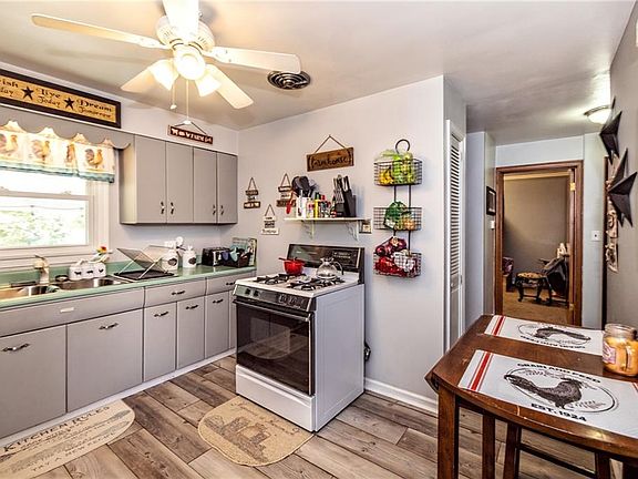 4th image of 1542 W 32nd St