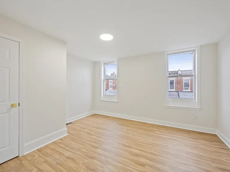 42 N Lindenwood St — Photo 18