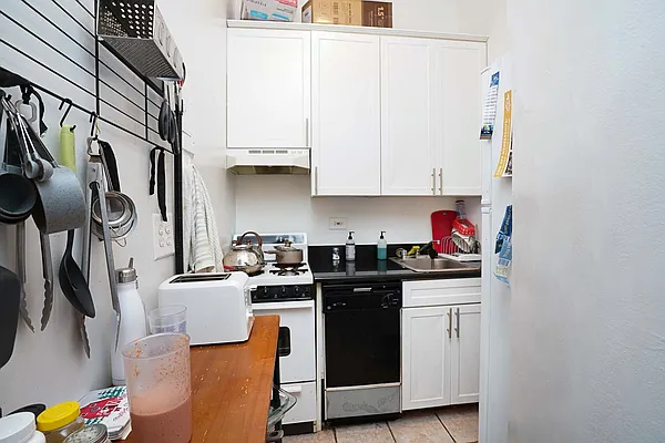 Rented by Waldstar Real Estate LLC | media 15