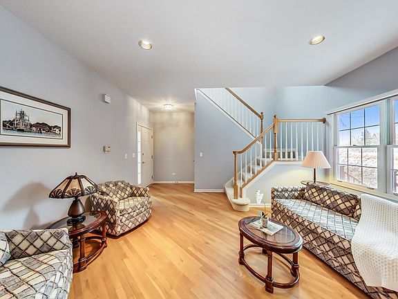 3rd image of 1536 W Ethans Glen Dr