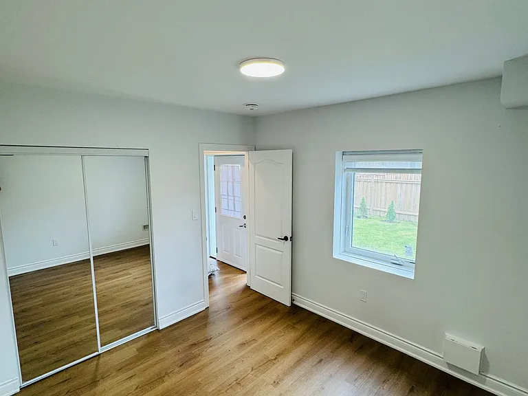 30 Rowley St #LOWER — Photo 8