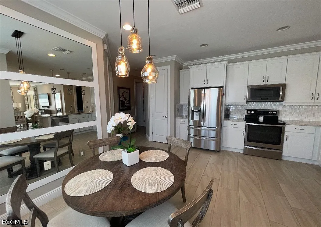 2 bed, 2.0 bath, 1713 sqft, $6,000 — Photo 4