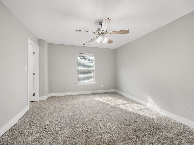 901 W Collins St — Photo 11