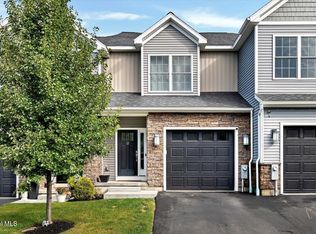 22 Stacey Way, Troy, NY