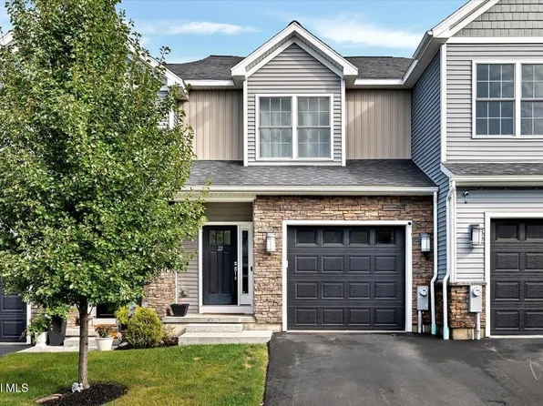 22 Stacey Way, Troy, NY 12180