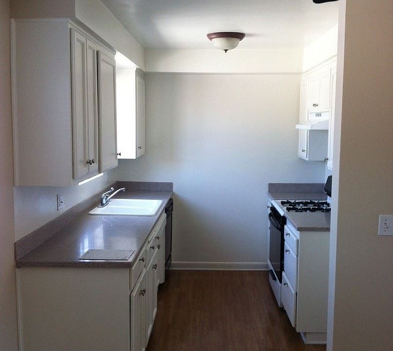 2nd image of 824 E Grand Ave APT 3