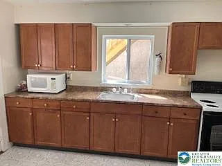 3 bed, 1.0 bath, $1,700 — Photo 4