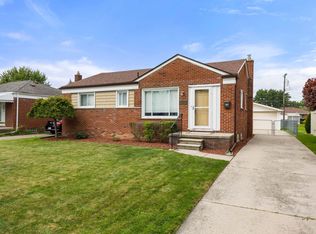 21213 Alexander St, Saint Clair Shores, MI 48081