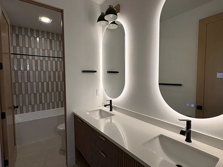 Bath for bed 1 and 2