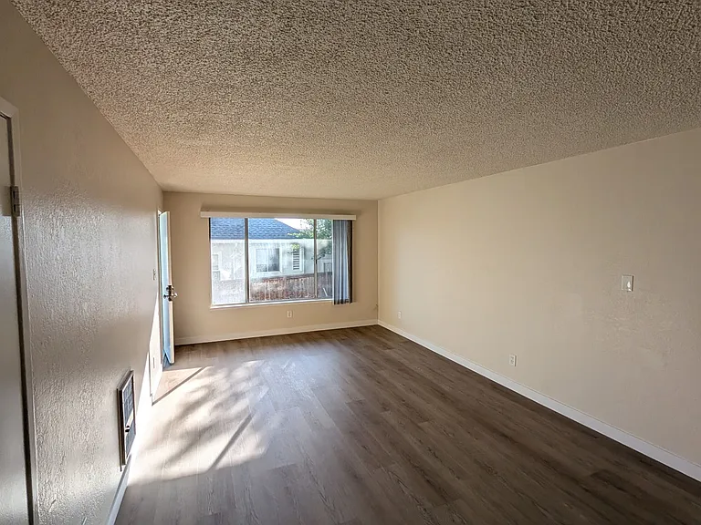 3811 39th Ave #1 — Photo 2
