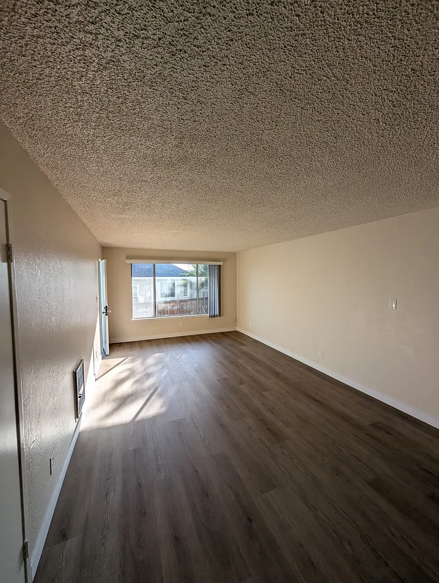 Building Photo - 3811 39th Ave #1