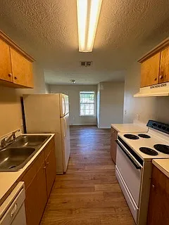 4210 - 4274 Center St - 4210 — Photo 3