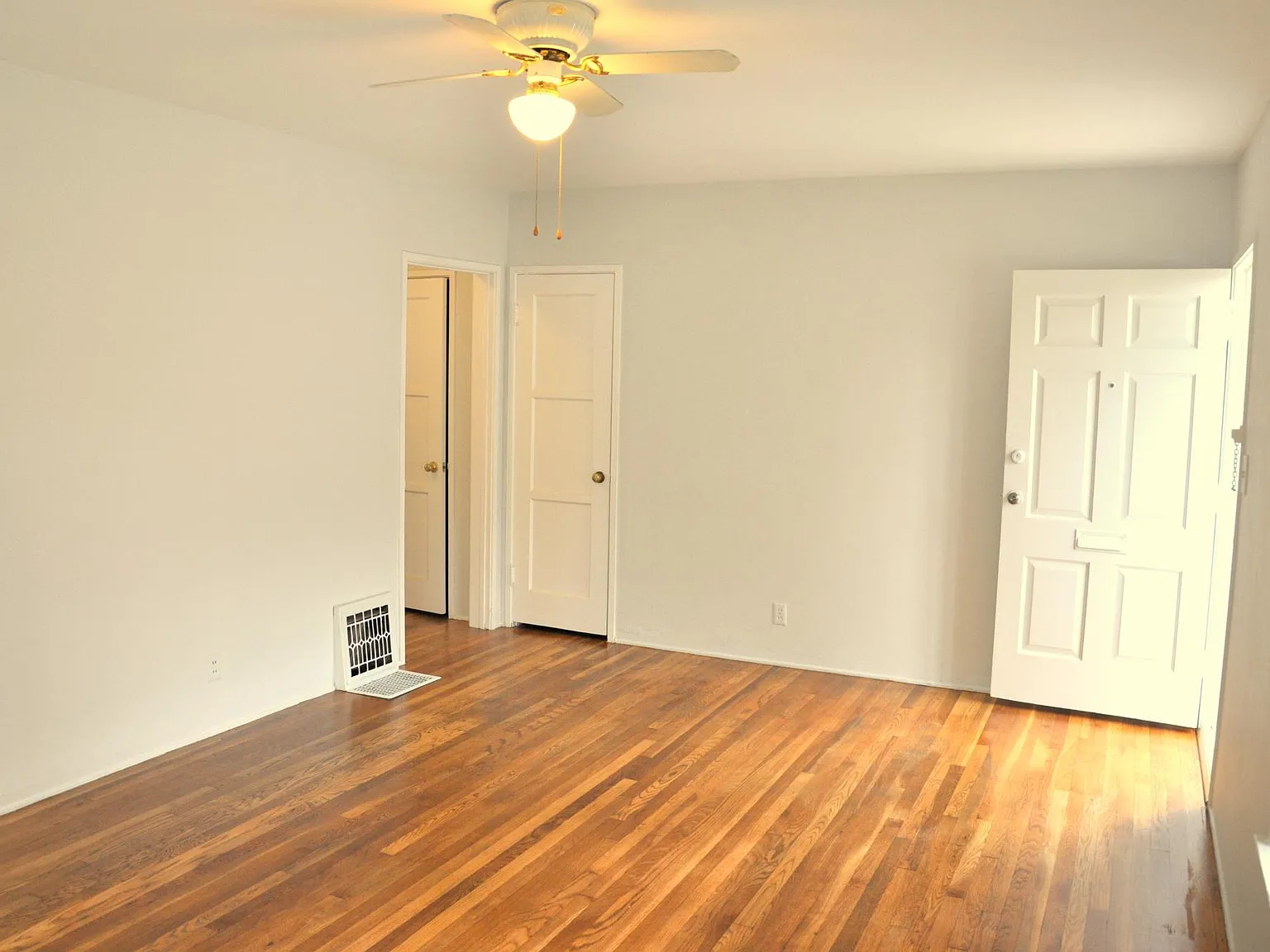 1 bed, 682 sqft, $1,900 — Photo 3