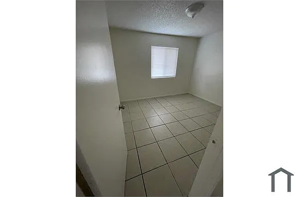 Building Photo - 429 S Backer Ave #204