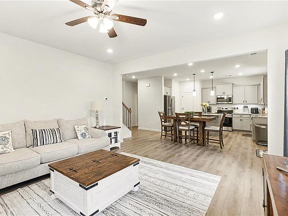 3rd image of 383 Morgan Rd