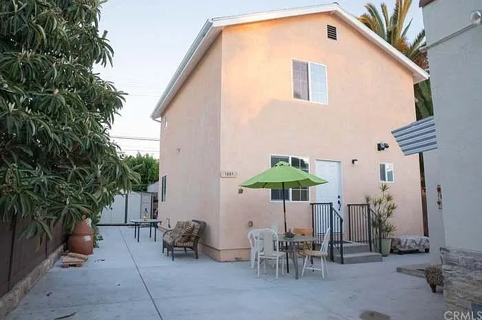 4 bed, 1200 sqft, $4,400 — Photo 1