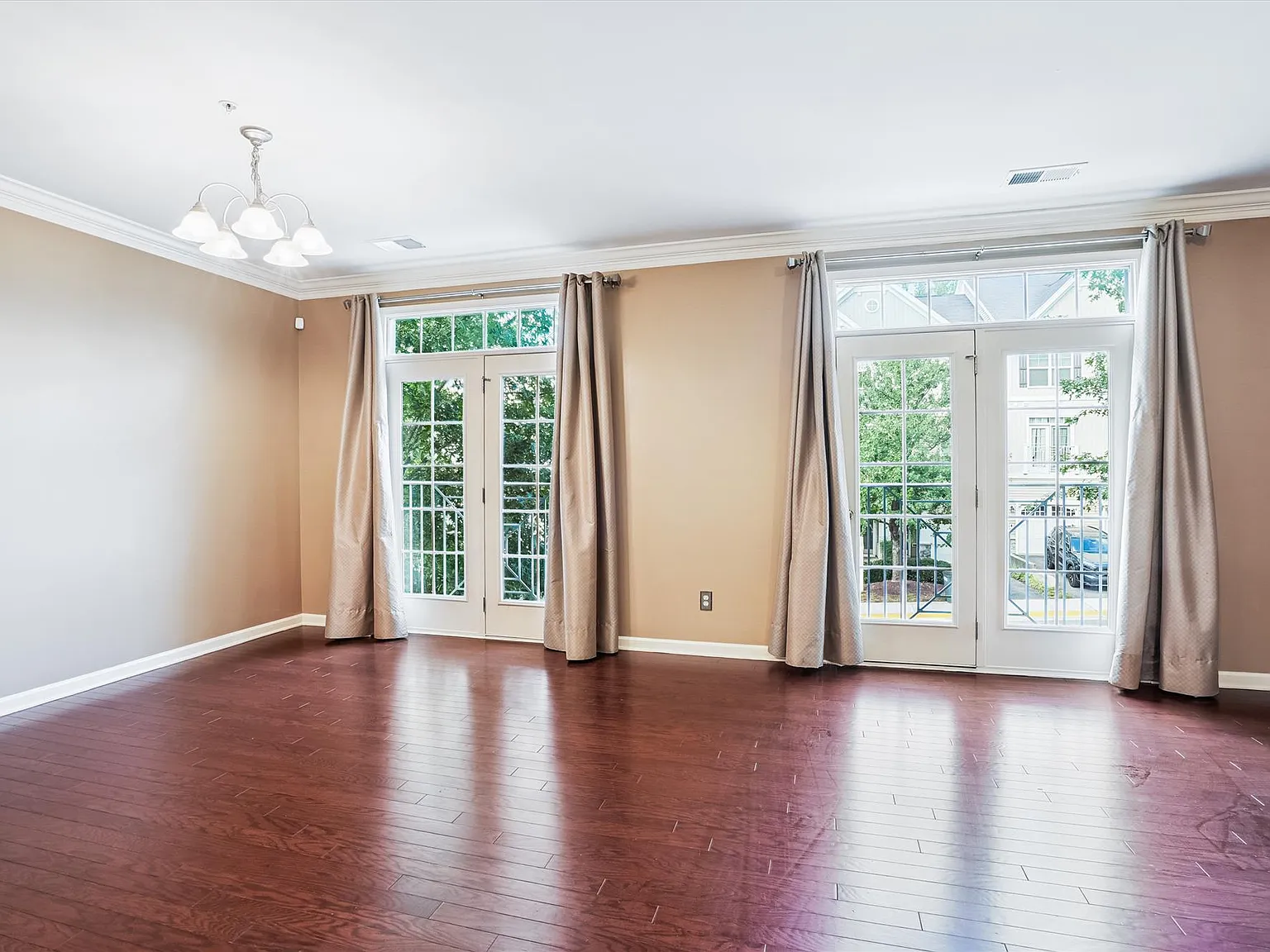 3 bed, 2.5 bath, 1314 sqft, $2,675 — Photo 4