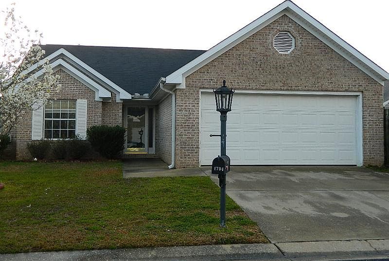 2nd image of 1704 Crabtree Cir