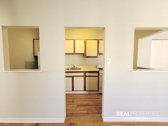 5th image of 658 W Cornelia Ave