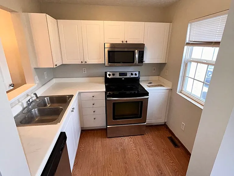 227 Hawkins Ln — Photo 9