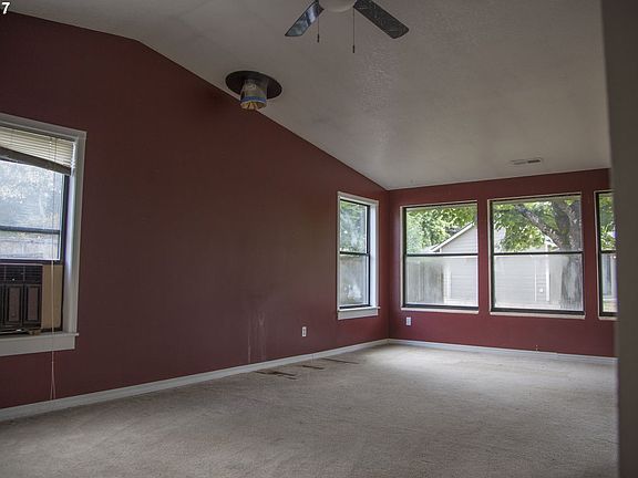 2nd image of 938 NE Kathryn St