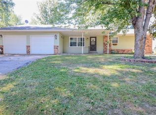 9 Redlick Ct, Warrensburg, IL 62573