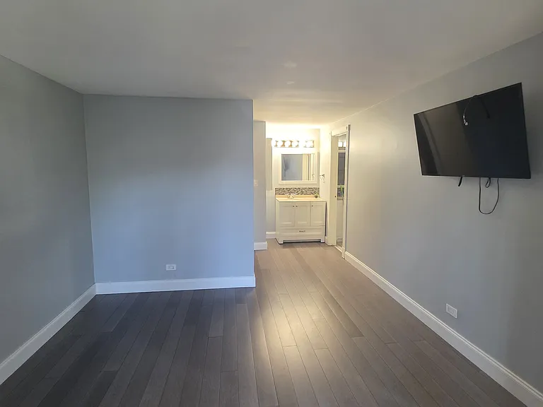 556 Manor Cir — Photo 9