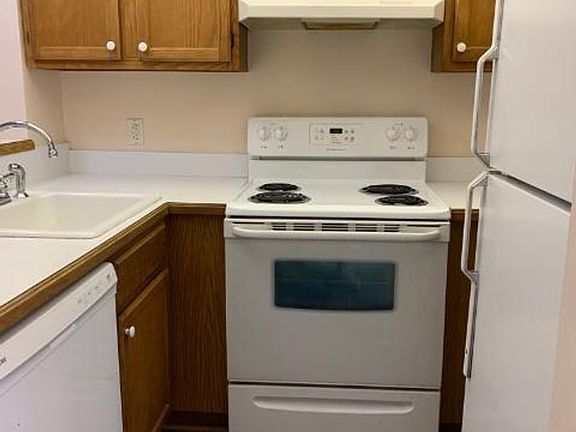 5th image of 2036 14th Ave #208