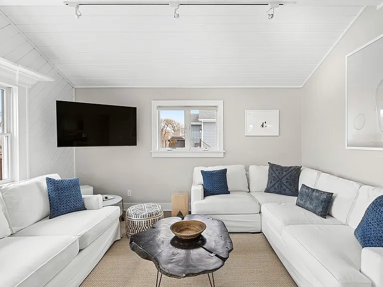 93 Benson Dr — Photo 3