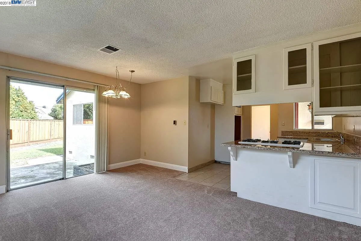 3 bed, 1256 sqft, $3,900 — Photo 4