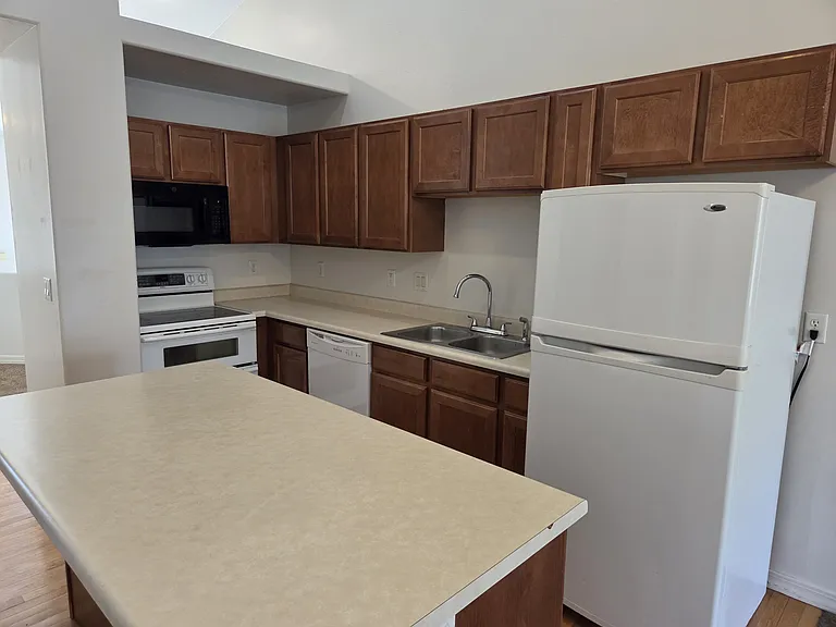 212 W Lyman Ln — Photo 12