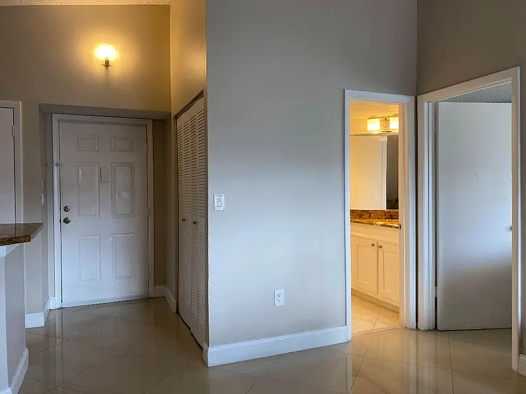 2445 SW 18th Ter #9-022 — Photo 14