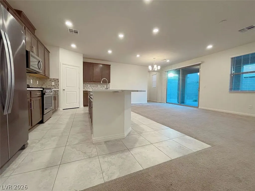 5 bed, 4.5 bath, 2616 sqft, $2,700 — Photo 4