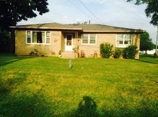 402 N Broadway St, Cleveland, IL 61241