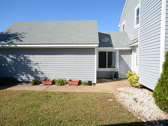 2nd image of 1201 Woodbridge Trl